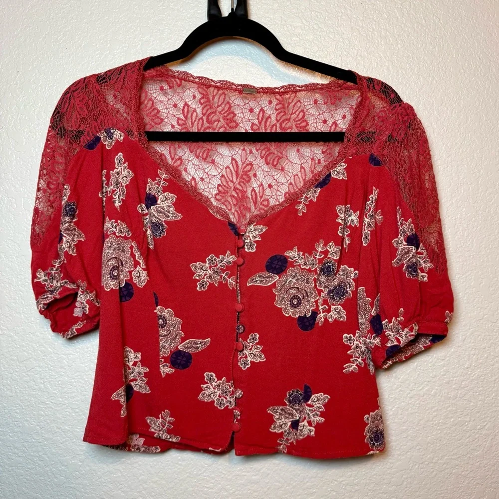 Free People Red Floral Lace Back Puff Sleeve Button Up Boho Top Size Small - Picture 13 of 14